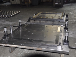 LED天花板沖孔模